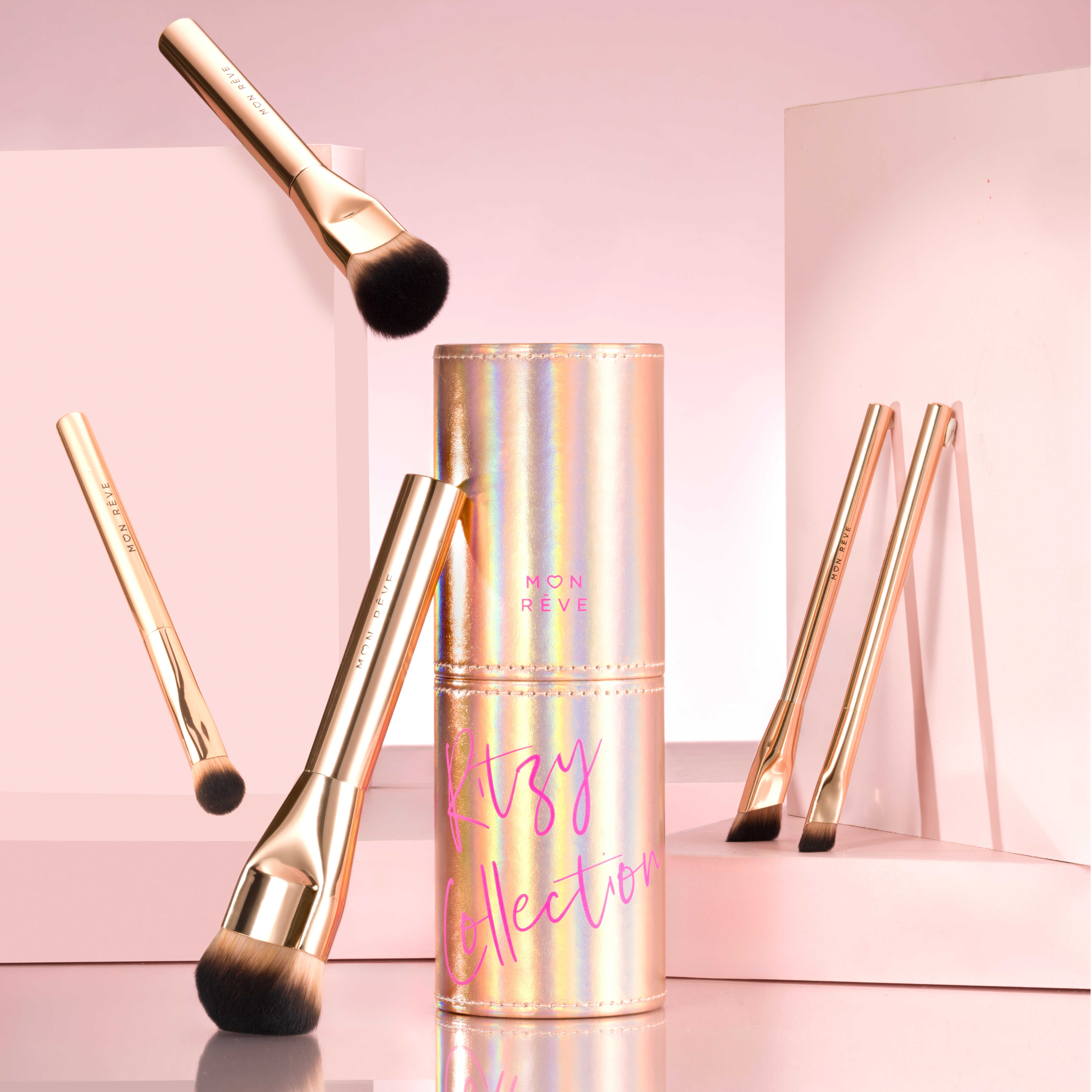 Set de pensule pentru machiaj MON REVE The Ritzy Collection Brush Set în suport cilindric, concepute pentru aplicarea și estomparea fardurilor. 